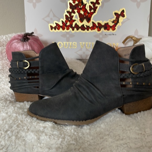 Grey Booties with gold accents - Picture 3 of 8